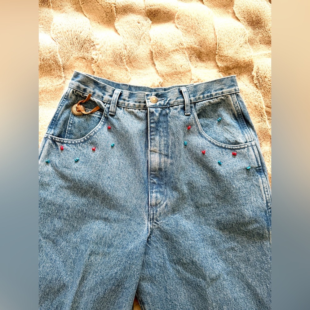 Authentic Vintage 90’s Wrangler jeans with beading accents on pockets